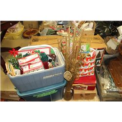 PALLET OF CHRISTMAS DECORATIONS INCLUDING TWO