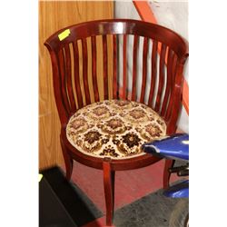 ANTIQUE ROUND CORNER CHAIR