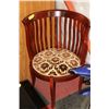 Image 1 : ANTIQUE ROUND CORNER CHAIR