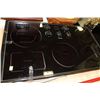 Image 2 : BLACK THERMADOR CERAMIC COOK TOP