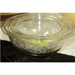 VINTAGE PYREX 3PC NESTING BOWL SET