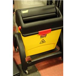 RUBBERMAID COMMERCIAL FLOOR MOP