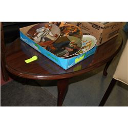 WOODEN OVAL GLASSTOP COFFEE TABLE