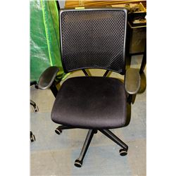 BLACK MULTI-ADJUSTMENT MESH PADDED