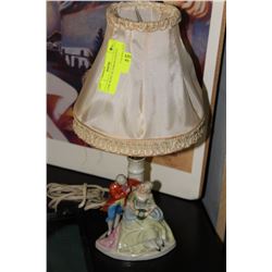 LAMP WITH VICTORIAN COUPLE