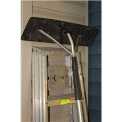 EXTENDABLE ROOF SHOVEL