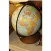 Image 1 : VINTAGE GLOBE