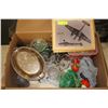 Image 1 : BOX OF ASST ESTATE COLLECTIBLES
