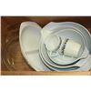 Image 1 : BOX OF ASSORTED PYREX SERVING DISHES & GLASSWARE