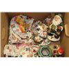 Image 1 : BOX WITH 7 SANTA ORNAMENTS & VASE