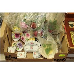 BOX OF DECORATIVE GLASS PIECES INCLUDING MINIATURE