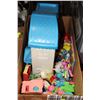 Image 1 : BOX WITH CHILDRENS HOUSE AND MISC TOYS