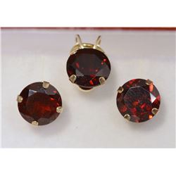 10KT GOLD GARNET EARRINGS & PENDANT SET