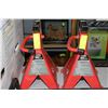 Image 1 : SET OF 2 TON HUSKY JACK STANDS