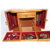 Image 1 : JEWELLERY BOX AND CONTENTS