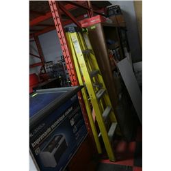 INDUSTRIAL LITE 6' STEP LADDER