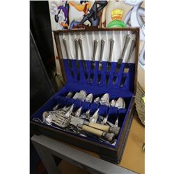 VINTAGE ESTATE SILVERWARE SET