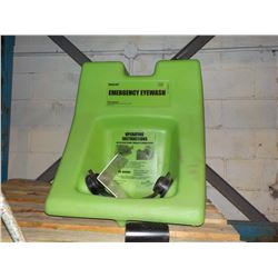 WALL MOUNT EYE WASH STATION