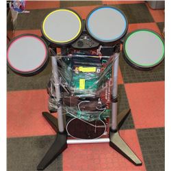 GUITAR HERO2 IN BOX WITH EXTRA CONTROLER AND