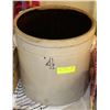 Image 1 : 4 GALLON SALT GLAZED CROCK