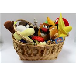 BASKET WITH 5 PLUSH TOYS INCLUDING WOODY WOOPECKER
