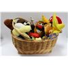 Image 1 : BASKET WITH 5 PLUSH TOYS INCLUDING WOODY WOOPECKER