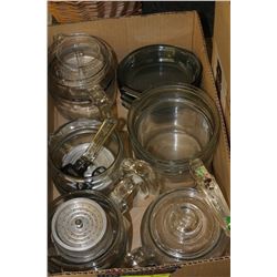 BOX OF PYREX COOKWARE WITH EXTRA APRTS & PIECES