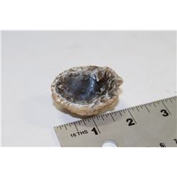 AGATE GEODE 38.5 GRAMS GEODE SHOWS QUARTZ AND POSS