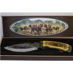 CARVED ELEPHANT COLLECTOR KNIFE IN CASE