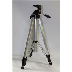 WEST GERMAN TRIPOD
