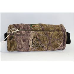 DUCKS UNLIMITED HAND POUCH