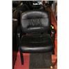 Image 1 : BLACK LEATHERETTE CLIENT CHAIR