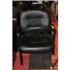 Image 1 : BLACK LEATHERETTE CLIENT CHAIR