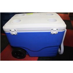COLEMAN PULL TYPE MEDIUM COOLER ON WHEELS WITH