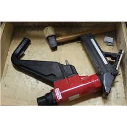 SAMONA AIR POWERED FLOOR NAILER WITH HAMMER