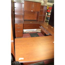 4 PC U-SHAPED DESK 5' X 7'10" X 5'5"