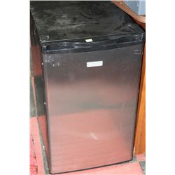 CUISINART BAR FRIDGE