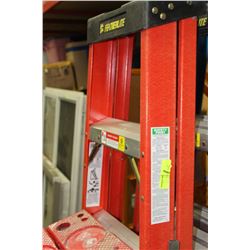 FEATHERLITE ALUMINUM AND FIBREGLASS 6' LADDER