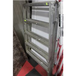 WIDE ALUMINUM  5' LADDER