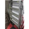 Image 1 : WIDE ALUMINUM  5' LADDER