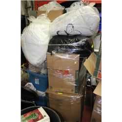 PALLET OF SHOWHOME ORNAMENTS AND BEDDING
