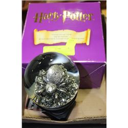 HARRY POTTER LIGHTED FIGURINE & SPIDER GLOBE