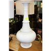 Image 1 : SHOWHOME LARGE WHITE VASE