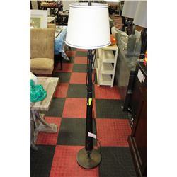 SHOWHOME BLACK AND WHITE FLOOR LAMP