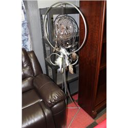 METAL STAND W/ 2 DREAM CATCHERS