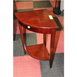CORNER TABLE