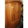 Image 1 : OAK ARMOIRE