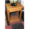 Image 1 : OAK END TABLE W DRAWER