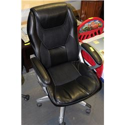 BLACK MESHBACK OFFICE CHAIR