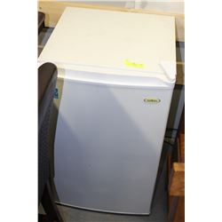 SALTON MINI FREEZER